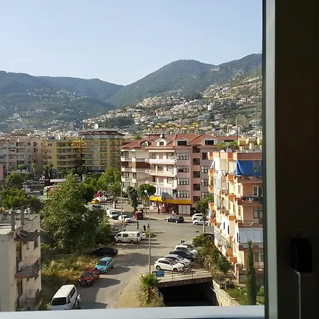Midi̇ Family Sui̇Tes Lägenhetshotell 3*