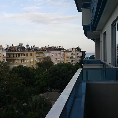 Lägenhetshotell Midi̇ Family Sui̇Tes