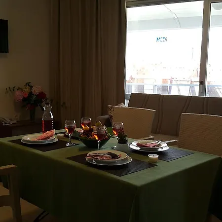 Midi̇ Family Sui̇Tes Aparthotel
