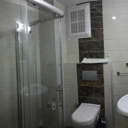 Aparthotel Midi̇ Family Sui̇Tes
