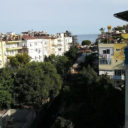 Midi̇ Family Sui̇Tes Aparthotel