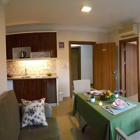 Lägenhetshotell Midi̇ Family Sui̇Tes 3*