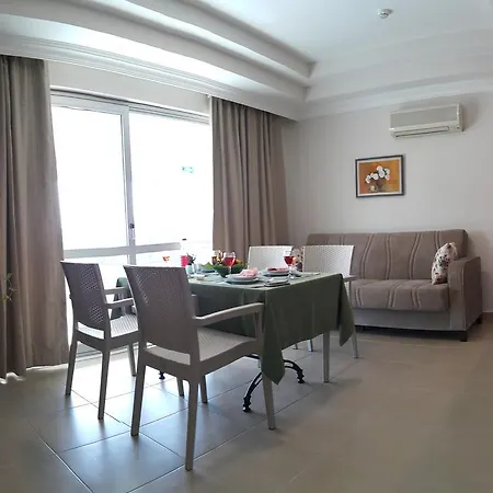 Apart Otel Midi̇ Family Sui̇Tes