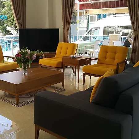 Midi̇ Family Sui̇Tes Apart Otel